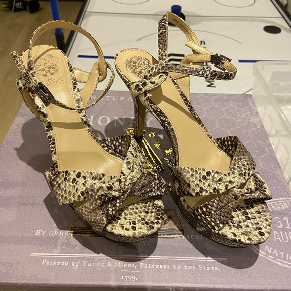 Women's Platform Sandals/Heels - Picture 7 of 7